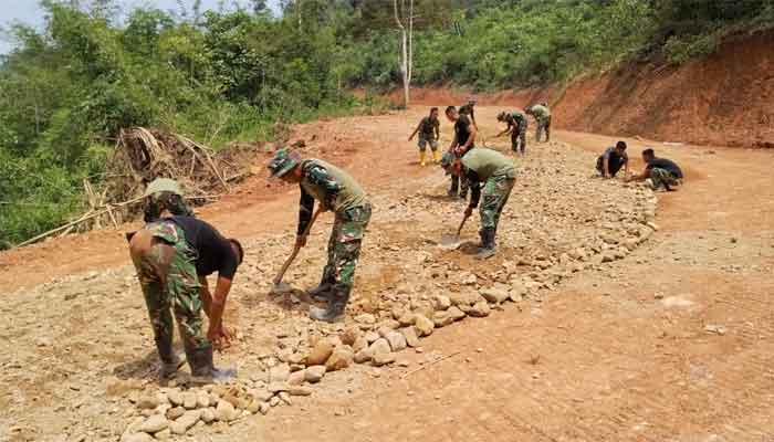 Satgas TMMD ke-129 Terus Kebut Pembangunan Infrastruktur di Buluh Kasok