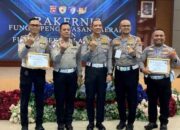 Satlantas Polres Solok Raih 2 Penghargaan dari Dirlantas Polda Sumbar 9 Satlantas Polres Solok Raih 2 Penghargaan dari Dirlantas Polda Sumbar