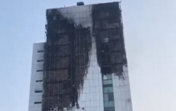 Api di Gedung Bapenda Padam, Tim Gulkarmat Bertahan di Lantai 10 demi Pastikan Tidak Ada Perambatan 3 Screenshot 20260808 160109 WhatsApp1