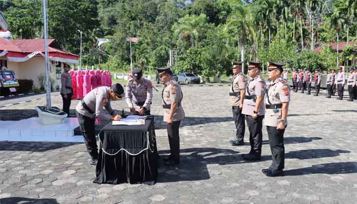 Kapolres Sawahlunto Pimpin Sertijab Kabag SDM dan Kapolsek Barangin 1 Sertijab Kabag SDM Polres Sawahlunto dan Kapolsek Barangin