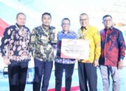 Raih Dua Penghargaan Apresiasi Pemda Berprestasi 2026, Pemprov Sumbar Juga Terima Insentif Fiskal Rp3,5 Miliar 11 Pemprov Sumbar Raih Dua Penghargaan Apresiasi Pemda Berprestasi 2026