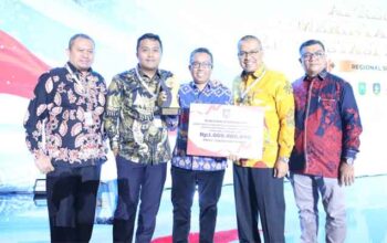 Raih Dua Penghargaan Apresiasi Pemda Berprestasi 2026, Pemprov Sumbar Juga Terima Insentif Fiskal Rp3,5 Miliar 4 Pemprov Sumbar Raih Dua Penghargaan Apresiasi Pemda Berprestasi 2026