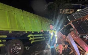 Truk alami kecelakaan lalu lintas di Jorong Aro, Nagari Talang, Kabupaten Solok