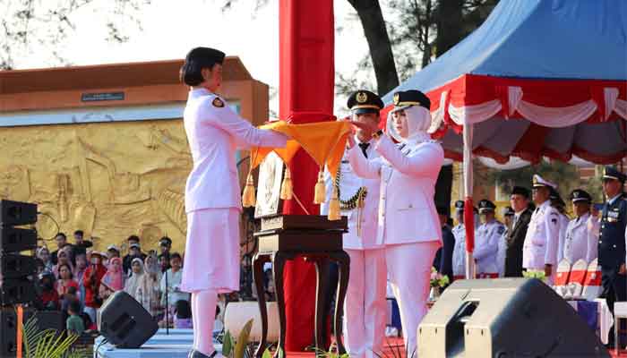 Wabup Bintan Pimpin Upacara Penurunan Bendera Merah Putih HUT RI ke 81 di Relief Antam Kijang 1 Wabup Bintan Pimpin Upacara Penurunan Bendera Merah Putih HUT RI ke 81 di Relief Antam Kijang