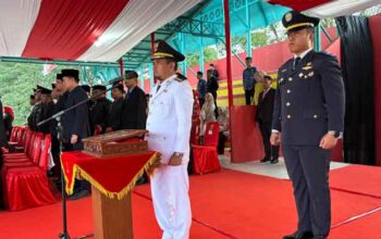 Wabup Solok Pimpin Upacara Penurunan Bendera HUT RI ke-81 3 Wabup Solok Pimpin Upacara Penurunan Bendera HUT RI ke-81