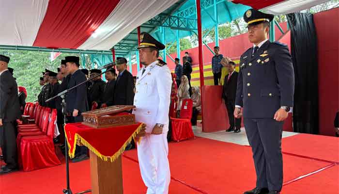 Wabup Solok Pimpin Upacara Penurunan Bendera HUT RI ke-81 1 Wabup Solok Pimpin Upacara Penurunan Bendera HUT RI ke-81