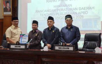 Wali Kota Bukittinggi Hantarkan Ranperda tentang Perubahan APBD 2026 7 Wali Kota Bukittinggi Hantarkan Ranperda tentang Perubahan APBD 2026
