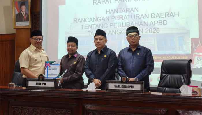 Wali Kota Bukittinggi Hantarkan Ranperda tentang Perubahan APBD 2026