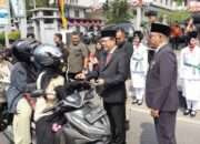 Semarak HUT RI ke-81, Wali Kota Payakumbuh Bersama Forkopimda Bagikan Bendera Merah Putih 12 Wali Kota Payakumbuh Bersama Forkopimda Bagikan Bendera Merah Putih