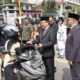 Wali Kota Payakumbuh Bersama Forkopimda Bagikan Bendera Merah Putih