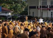 Sambut 17 Agustus, Bupati Solok Selatan Ajak Kibarkan Bendera Merah Putih di Lingkungan Sekitar 9 Bupati H. Khairunas memimpin Apel Gabungan ASN Pemkab Solok Selatan