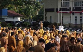 Bupati H. Khairunas memimpin Apel Gabungan ASN Pemkab Solok Selatan