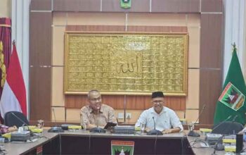 52 Peserta Lolos Administrasi, Seleksi Calon Pimpinan BAZNAS Sumbar Masuk Tahap Uji Kompetensi 4 Ketua Tim Seleksi Calon Pimpinan BAZNAS Provinsi Sumbar, Arry Yuswandi (kiri)