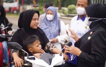 Terdampak Kabut Asap dari Luar Daerah, Kabupaten Dharmasraya Nihil Hotspot 3 Pemkab Dharmasraya bagikan masker kepada masyarakat