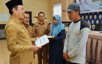 Pemko Payakumbuh Bedah 100 Rumah Tidak Layak Huni pada 2026 3 Wali Kota Payakumbuh, Zulmaeta menyerahkan bantuan peningkatan kualitas RTLH kepada 75 penerima