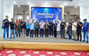 Bupati M Toha Tohet Sambut Aspirasi Santun Gabungan Lembaga dan Masyarakat Muba Bersatu 3 Bupati Musi Banyuasin, H. M. Toha Tohet usai dialog bersama Muba Bersatu