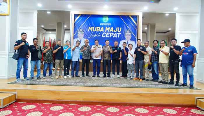Bupati M Toha Tohet Sambut Aspirasi Santun Gabungan Lembaga dan Masyarakat Muba Bersatu 1 Bupati Musi Banyuasin, H. M. Toha Tohet usai dialog bersama Muba Bersatu