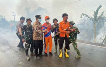 Bupati Muba, HM Toha Tohet langsung turun ke lokasi Karhutla di kawasan Sekayu