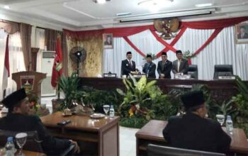 Tutup Tahun Sidang 2025-2026, DPRD Kota Bukittinggi Buka Tahun Sidang 2026-2027 5 Penyerahan laporan kinerja DPRD Kota Bukittinggi tahun sidang 2025-2026.