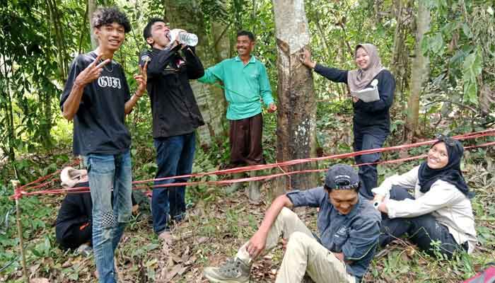 Mahasiswa UNP Riset Perhutanan Sosial di Nagari Tanjung Bonai Aur, Kecamatan Sumpur Kudus, Kabupten Sijunjung