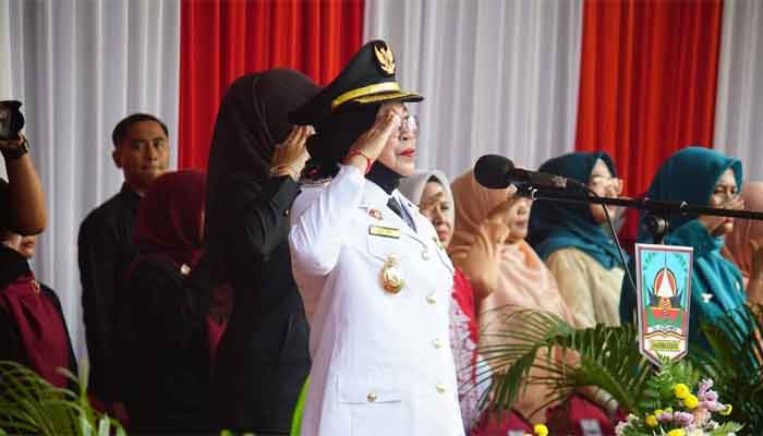 Penurunan Bendera HUT RI ke-81, Paskibraka Dharmasraya Tuntaskan Tugas dengan Sukses
