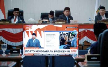 Pemkab Solok Selatan dan jajaran bersama dengan DPRD dan jajaran Forkopimda lainnya menyimak arah pembangunan nasional yang disampaikan Presiden Prabowo Subianto