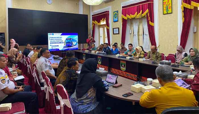 Pemko Payakumbuh Sepakati Pendanaan Bersama BRT Trans Paliko bersama Pemkab Limapuluh Kota dan Pemprov Sumbar 1 Rakor sinkronisasi implementasi BRT Trans Paliko, pembentukan Tim Akselerasi Angkutan Massal, dan penyusunan nota kesepahaman (MoU) di Ruang Rapat Zainal Bakar, Istana Gubernur Sumbar