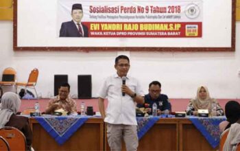 Wakil Ketua DPRD Sumbar, Evi Yandri saat Sosialisasi Perda