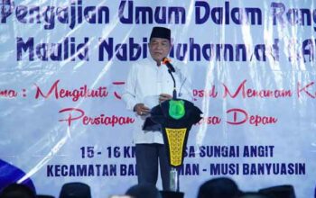 Bupati Muba, H. M. Toha Tohet beri sambutan saat hadiri Tablig Akbar di Sungai Angit