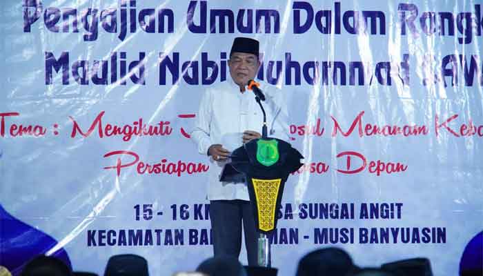 Bupati Muba, H. M. Toha Tohet beri sambutan saat hadiri Tablig Akbar di Sungai Angit