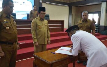 Wali Kota Payakumbuh Lantik 17 ASN untuk Penguatan Pelayanan