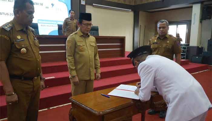 Wali Kota Payakumbuh Lantik 17 ASN untuk Penguatan Pelayanan 1 Wali Kota Payakumbuh Lantik 17 ASN untuk Penguatan Pelayanan