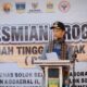 Wakil Bupati Solok Selatan saat penyerahan rumah layak huni
