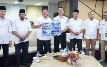 Pemko Bukittinggi bersama Baznas Salurkan Donasi untuk Warga 3 Kabupaten di NTT