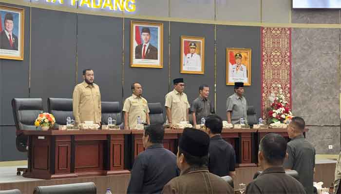 DPRD Kota Padang Siap Bahas 3 Ranperda Strategis Usulan Pemko 2 Pimpinan rapat paripurna DPRD Kota Padang