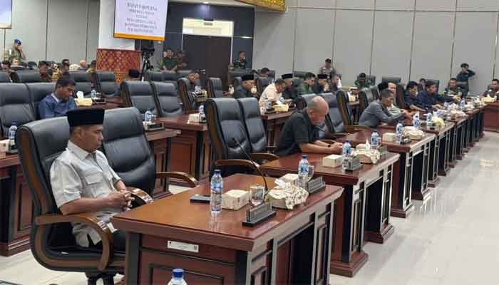 DPRD Kota Padang Siap Bahas 3 Ranperda Strategis Usulan Pemko 3 Suasana rapat paripurna DPRD Kota Padang tentang penyampaian 3 Ranperda usulan Pemko