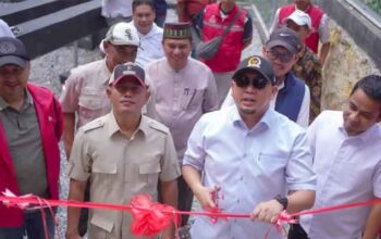 Bupati Solok Dampingi Andre Rosiade Tinjau Pembangunan Jalan Lingkar Utara Laing Kota Solok