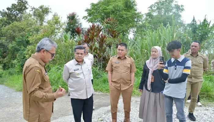 Realisasi Janji Kampanye, Bupati Agam Tinjau Sejumlah Ruas Jalan Rusak, Siapkan Perbaikan 4 Bupati Agam, Benni Warlis tinjau sejumlah ruas jalan rusak