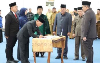 Bupati Bintan Lantik 20 Pejabat Pimpinan Tinggi Pratama, Administrator dan Pengawas serta Penugasan Kepala Puskesmas