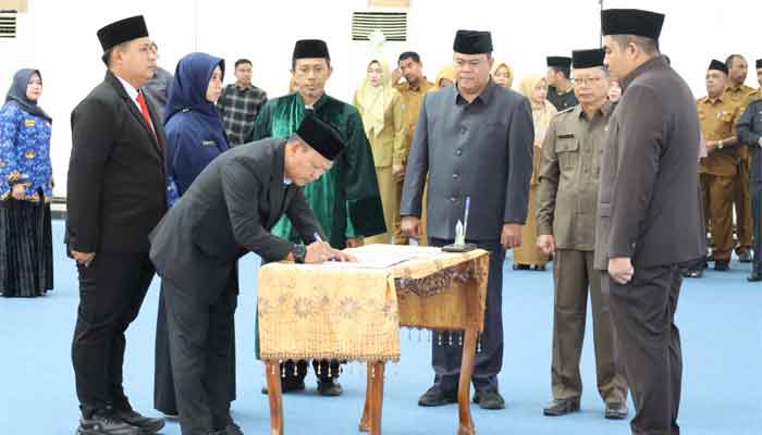 Bupati Bintan Lantik 20 Pejabat Pimpinan Tinggi Pratama, Administrator dan Pengawas serta Penugasan Kepala Puskesmas 1 Bupati Bintan Lantik 20 Pejabat Pimpinan Tinggi Pratama, Administrator dan Pengawas serta Penugasan Kepala Puskesmas