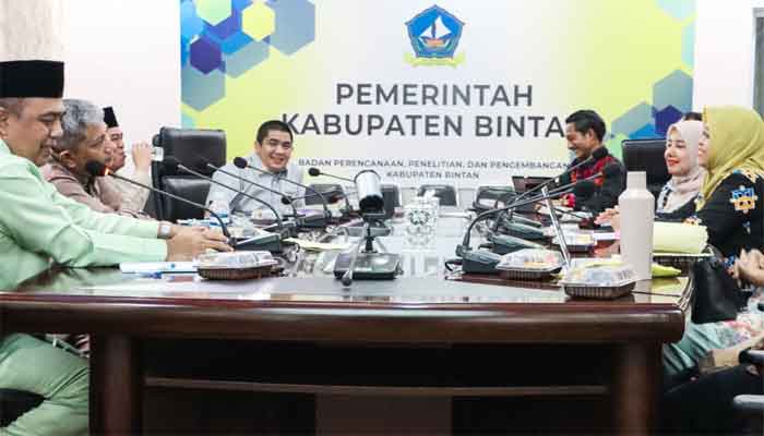 Bupati Bintan Perkuat Sinergi Pembangunan Keluarga dengan Kepala BKKBN Perwakilan Kepri 1 Bupati Bintan, Roby Kurniawan terima audiensi Kepala BKKBN Perwakilan Kepri, Victor Palingbong