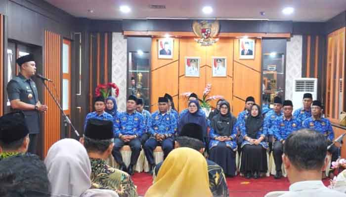 Bupati Sijunjung Lantik 22 ASN dalam Berbagai Jabatan, Ini Detailnya 1 Bupati Sijunjung, Benny Dwifa Yuswir beri sambutan usai pelantikan 22 ASN