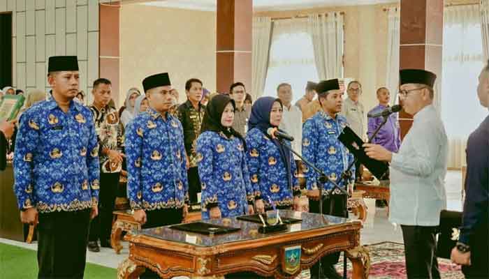 Bupati Solok Selatan Lantik 5 Pejabat Administrator dan Pengawas 1 Bupati Solok Selatan, Khairunas lantik 5 Pejabat Administrator dan Pengawas
