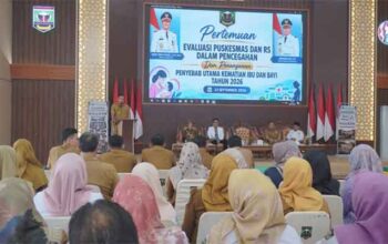 Pemkab Sijunjung Evaluasi Pelayanan Kesehatan Ibu dan Bayi di Puskesmas dan Rumah Sakit 4 Bupati Sijunjung, Benny Dwifa Yuswir beri sambutan dalam Pertemuan Evaluasi Puskesmas dan Rumah Sakit dalam Pencegahan dan Penanganan Penyebab Utama Kematian Ibu dan Bayi di Balairung Lansek Manih Kantor Bupati