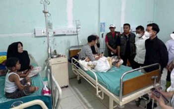 Wapres Gibran Jenguk Korban Banjir Bandang di RSUD Arosuka Solok 2 Wapres Gibran Rakabuming Raka jenguk korban banjir bandang di RSUD Arosuka, Kabupaten Solok