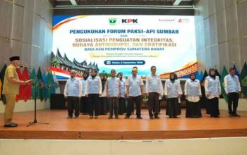 Perkuat Gerakan Pendidikan Antikorupsi, Gubernur Mahyeldi Kukuhkan Forum PAKSI Sumbar 5 Gubernur Mahyeldi Kukuhkan Forum PAKSI Sumbar