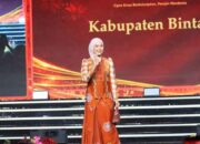 Ketua Dekranasda Kabupaten Bintan Kenakan Batik Motif Otak-otak di Parade Kriyanusa 2026