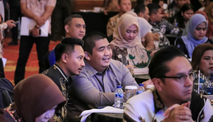 Pemkab Bintan Raih Silver Award IMT-GT Green City Award Kategori Circular Economy dan Resource Efficiency 3 Bupati Bintan, Roby Kurniawan hadiri Gala Dinner 32nd Indonesia-Malaysia-Thailand Growth Triangle (IMT-GT) Ministerial Meeting, Rabu malam (09/09) di Ballroom JW Marriott Hotel Medan, Sumatera Utara