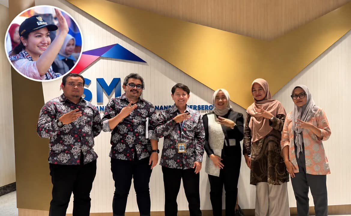 Perjuangan Bupati Dharmasraya Berbuah Rp 1,225 Miliar, 30 Rumah Deret Segera Dibangun di Pulau Punjung 1 Pemkab Dharmasraya mendapatkan dukungan CSR PT Sarana Multigriya Finansial (SMF) senilai Rp1,225 miliar untuk pembangunan 30 unit rumah deret di kawasan Pasar Lama, Pulau Punjung.