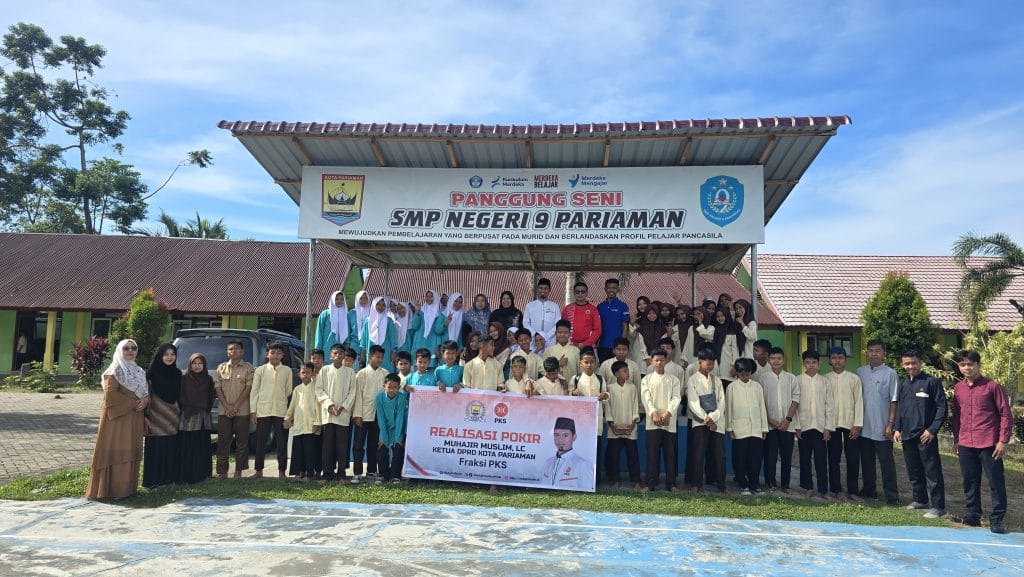 Ketua DPRD Kota Pariaman Salurkan Dana Pokir untuk Perbaikan Infrastruktur dan Fasilitas Sektor Pendidikan 1 Ketua DPRD Kota Pariaman, Muhajir Muslim, realisasikan dana Pokir di SMPN 9 Padang